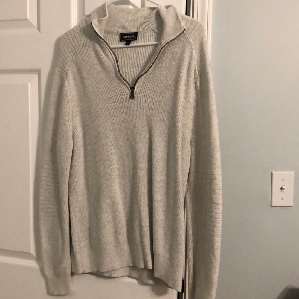 Light grey/cream men’s express sweater